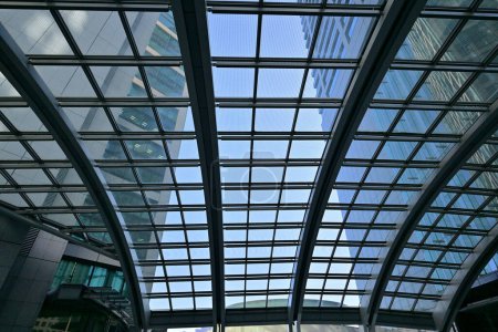 Edificio de la estación Shiodome Sumitomo con techo panorámico, Tokio, Japón 
