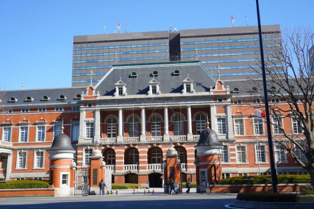 Foto de El Old Ministry of Justice Building, también conocido como Red-Brick Building, es un edificio histórico en el distrito de Kasumigaseki de Chiyoda, Tokio, Japón. - Imagen libre de derechos