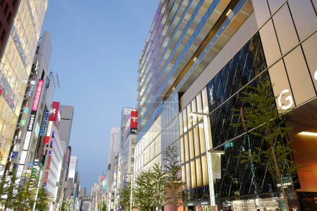 Téléchargez les photos : Architecture moderne de la ville de Tokyo au crépuscule, Japon - en image libre de droit