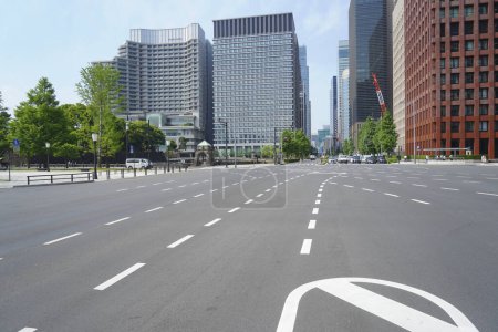 Téléchargez les photos : Paysage urbain moderne pendant la journée ensoleillée, Japon - en image libre de droit