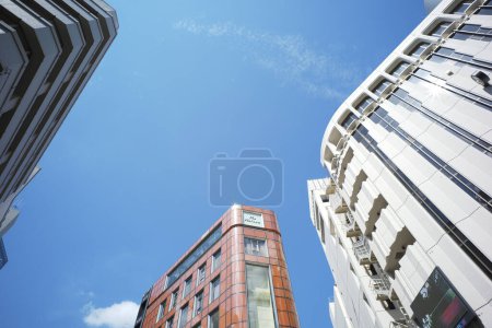 Foto de Vista diurna de la arquitectura moderna de la ciudad japonesa - Imagen libre de derechos