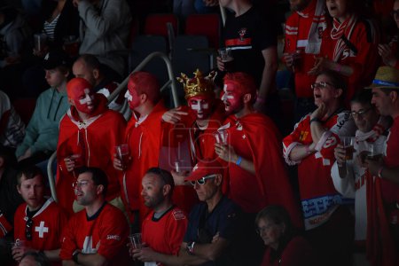 Foto de LATVIA, RIGA - 14.05.23: Juego Noruega vs Suiza. IIHF 2023 Campeonato Mundial de Hockey sobre Hielo en Arena Riga - Imagen libre de derechos