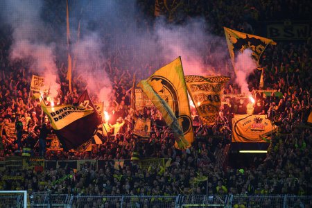 Téléchargez les photos : DORTMUND, ALLEMAGNE - 04.10.23 : Le match du match UEFA Champion League Borussia Dortmund vs AC Milan au SIGNAL IDUNA PARK - en image libre de droit