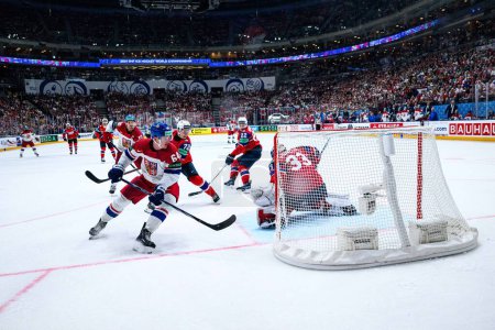 Foto de PRAGA, REPÚBLICA CHECA - 11 DE MAYO DE 2024: el partido de hockey sobre hielo del Campeonato Mundial IIHF 2024 Noruega vs. República Checa en el O2 Arena - Imagen libre de derechos