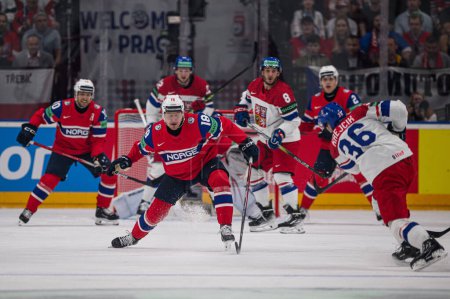 Foto de PRAGA, REPÚBLICA CHECA - 11 DE MAYO DE 2024: el partido de hockey sobre hielo del Campeonato Mundial IIHF 2024 Noruega vs. República Checa en el O2 Arena - Imagen libre de derechos