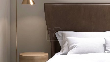 Foto de Lujo, mesa de noche de madera redonda mínima, lámpara de pie de oro, cabecera de cuero marrón cama, con manta blanca, almohada, en elegante dormitorio de pared beige en el suelo de parquet para el diseño de interiores de fondo 3D - Imagen libre de derechos