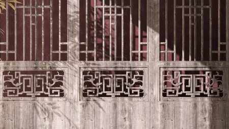 Téléchargez les photos : Ancienne porte traditionnelle chinoise sculptée avec beau bois vert au soleil du matin, ombre de feuille de bambou et mur marron rouge pour le design extérieur asiatique et le fond de l'architecture 3D - en image libre de droit