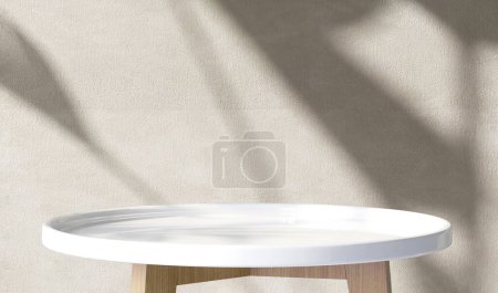 Téléchargez les photos : Table d'appoint ronde brillante blanche avec jambe en bois à la lumière du soleil, ombre de feuille de banane tropicale douce sur mur de texture en béton crème beige avec pour cosmétiques, soins de la peau, soins de beauté fond du produit de traitement 3D - en image libre de droit