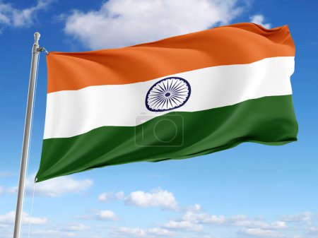 Hermosa foto de bandera india contra el cielo azul y palomas voladoras. India celebra su Día de la República el 15 de agosto.