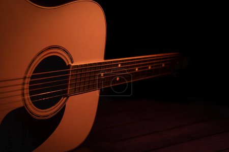 Foto de Primer plano de la guitarra acústica.Fondo musical - Imagen libre de derechos