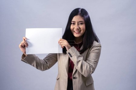 Photo for Portrait of a young Asian business woman with white blank, studio shot, business concept, isolated background - Royalty Free Image
