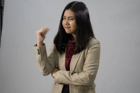 Photo for Portrait of a young Asian business woman, studio shot, business concept, isolated background - Royalty Free Image