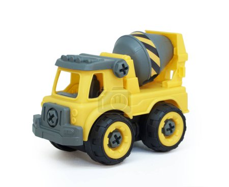 Foto de Juguete de camión mezclador de concreto plástico amarillo aislado sobre fondo blanco. camión de construcción vechicle. - Imagen libre de derechos