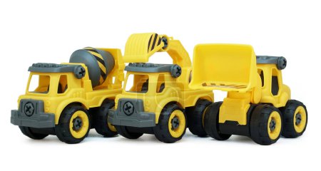 Foto de Línea de juguetes de construcción pesada en una fila aislada sobre fondo blanco. juguete de plástico consisten en camión, mezclador y cargador. - Imagen libre de derechos