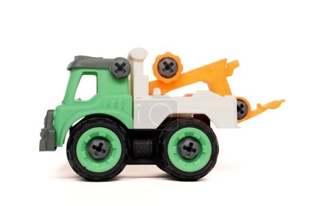 Foto de Juguete de camión de plástico aislado sobre fondo blanco. camión de vehículos de construcción - Imagen libre de derechos