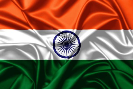 Téléchargez les photos : Inde agitant drapeau gros plan satin texture fond - en image libre de droit