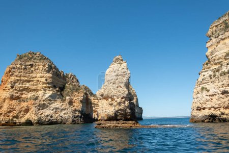 falaises de l'Algarve de la côte dans le sud du Portugal