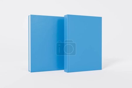 Téléchargez les photos : Livres bleus fermés debout isolés sur fond blanc avec espace de copie - en image libre de droit