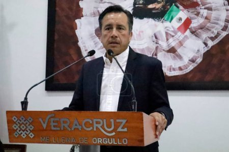 Téléchargez les photos : 16 août 2023, Mexico, Mexique : Le gouverneur de l'État de Veracruz, Cuitlahuac Garcia Jimenez lors d'une conférence de presse à la représentation du gouvernement de Veracruz à Mexico. le 16 août 2023 à Mexico, Mexique - en image libre de droit
