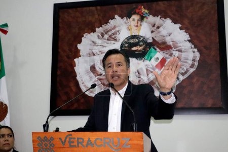 Téléchargez les photos : 16 août 2023, Mexico, Mexique : Le gouverneur de l'État de Veracruz, Cuitlahuac Garcia Jimenez lors d'une conférence de presse à la représentation du gouvernement de Veracruz à Mexico. le 16 août 2023 à Mexico, Mexique - en image libre de droit