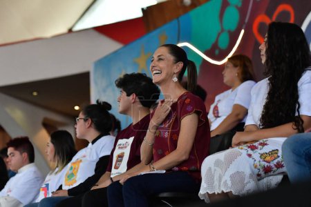 Foto de 19 de agosto de 2023 Toluca, México: Claudia Sheinbaum Pardo, aspirante a coordinadora de la Defensa de la Cuarta Transformación, durante su gira de asambleas informativas en el Estado de México, donde se reunió con jóvenes en la ciudad de Toluca. en A - Imagen libre de derechos