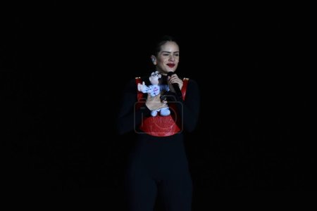 Foto de 28 de abril de 2023, Ciudad de México, México: La cantante española de música pop Rosalia, de 30 años, conocida como "Motomami", actúa en el escenario durante un concierto gratuito organizado por el Gobierno de México en la plaza del Zócalo. el 28 de abril de 2023 en Ciudad de México, México. (Foto de Carlos - Imagen libre de derechos