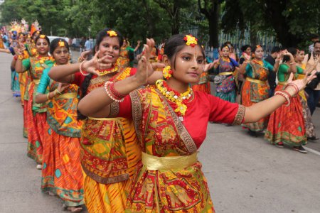 Foto de 28 de junio de 2023, Kolkata, India: Rusia y Ucrania Los devotos participan durante el Festival Iskcon Jagannath Rath Yatra - Imagen libre de derechos