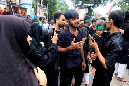 Foto de 29 de julio de 2023, Kolkata, India: Duelo musulmán chiíta durante una procesión en el décimo día de Muharram que marca el día de Ashura - Imagen libre de derechos