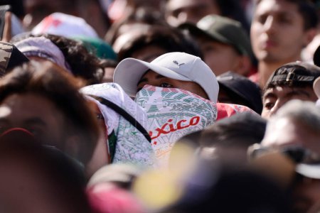 Foto de 26 de noviembre de 2022, Ciudad de México, México: Aficionados mexicanos asisten al Festival de Fans de la FIFA en el Monumento a la Revolución para apoyar al equipo de México en el partido contra Argentina durante la Copa Mundial de la FIFA Qatar 2022 - Imagen libre de derechos
