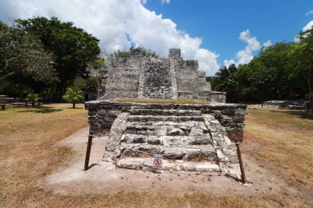 Foto de 25 de mayo de 2023 en Cancún, Quintana Roo: Zona Arqueológica El Meco, es un sitio arqueológico de la cultura maya precolombina, ubicado en el sureste de México - Imagen libre de derechos