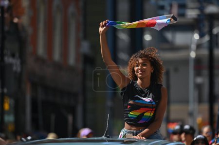 Téléchargez les photos : 25 juin 2023 Toronto, Canada : Des milliers de personnes se sont rassemblées au centre-ville de Toronto pour célébrer la Gay Pride Mars 2023, marchant dans les rues principales de la ville pour soutenir la communauté LGBTTTIQ + - en image libre de droit