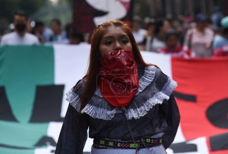 Téléchargez les photos : 8 juin 2023, Mexico, Mexique : Des membres des communautés zapatistes, des organisations, des militants et des partisans de l'Armée Zapatiste de Libération Nationale (EZLN) participent à la marche mondiale contre les attaques paramilitaires au Chiapas - en image libre de droit