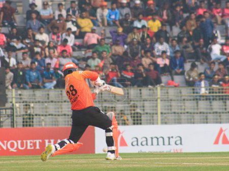 Téléchargez les photos : 28 janvier 2023 à Sylhet-Bangladesh : Khulna Tiger team batsman TAMIM IQBAL aujourd'hui match entre Comilla Victorians vs Khulna Tigers au Bangladesh Premier League (BPL) tournois 2023 à Sylhet International Cricket Stadium of Bangladesh - en image libre de droit