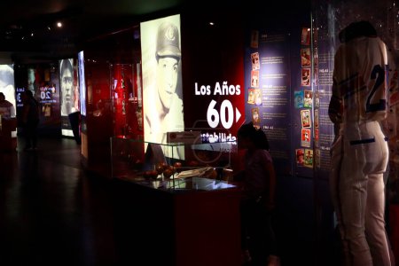Foto de 28 de octubre de 2022, Monterrey, México: Exposición del Salón de la Fama del Béisbol Mexicano cuando exhibe artículos e historia de leyendas mundiales y mexicanas del béisbol en los terrenos del Parque Fundidora ubicado en el estado de Nuevo León - Imagen libre de derechos