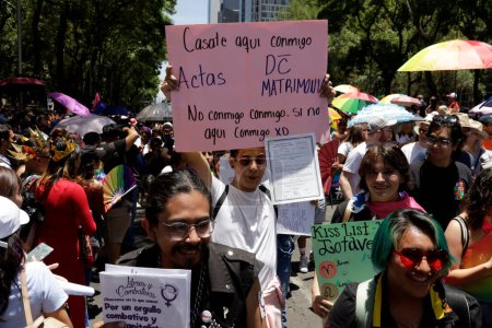Foto de 24 de junio de 2023, Ciudad de México, México: Alrededor de 250.000 personas participaron en la marcha del orgullo XLV LGBTTTIQA + en la Ciudad de México. el 24 de junio de 2023 en Ciudad de México, México - Imagen libre de derechos
