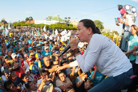 Foto de 11 de agosto de 2023, Marcaibo, Venezuela: Maria Corina Machado, el buque insignia del partido Vente Venezuela, se dirige a sus partidarios durante un mitin para aspirar a ser la candidata de la oposición, que busca evic Presidente Socalista Nicolas Maduro - Imagen libre de derechos