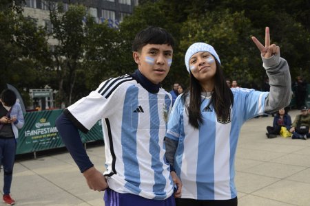Foto de 18 de diciembre de 2022, Ciudad de México, México: Los aficionados argentinos asisten al Fan Fest de la FIFA en el Monumento a la Revolución para apoyar a su equipo en la final de la Copa Mundial de la FIFA contra el equipo francés. el 18 de diciembre de 2022 en Ciudad de México, México - Imagen libre de derechos
