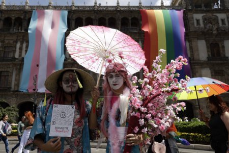 Foto de 24 de junio de 2023, Ciudad de México, México: Personas que participan en la marcha del orgullo XLV LGBTTTIQA + en la Ciudad de México. el 24 de junio de 2023 en Ciudad de México, México - Imagen libre de derechos