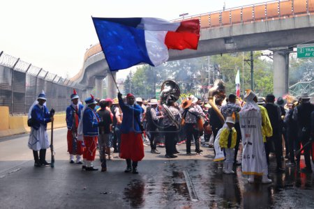 Foto de 05 de mayo de 2023 en Ciudad de México, México: Habitantes del barrio Peon de los Baos, participan durante el 93º desfile para conmemorar la Batalla de Puebla el 5 de mayo de 1862, ha sido declarada Patrimonio Cultural Inmaterial - Imagen libre de derechos