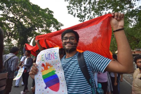 Téléchargez les photos : 21 mai 2023, Kolkata, Inde : La communauté LGBTQ participe à un rassemblement pour célébrer l'amour, le respect, la liberté, la tolérance, l'égalité et la fierté, le 21 mai 2023, dans la ville de Kolkata, en Inde - en image libre de droit