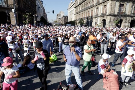 Foto de 17 de junio de 2023, Ciudad de México, México: Alrededor de 30.000 personas participaron en la Clase de Boxeo Masivo en el Zócalo en la Ciudad de México - Imagen libre de derechos