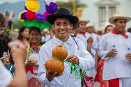Foto de 22 de julio de 2023, Oaxaca de Juárez, México: Bailarines y músicos de 30 delegaciones participan durante el 'Desfile de Delegaciones' como parte de las festividades de Guelaguetza 2023 - Imagen libre de derechos