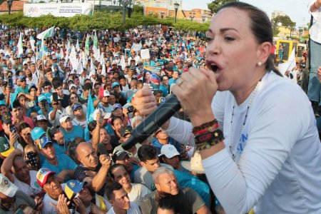 Téléchargez les photos : 11 août 2023, Marcaibo, Venezuela : Maria Corina Machado, le fleuron du parti Vente Venezuela, s'adresse à ses soutiens lors d'un rassemblement pour aspirer à être la candidate de l'opppssition, qui cherche à évic président socraliste Nicolas Maduro - en image libre de droit