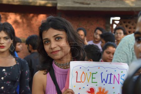 Foto de 21 de mayo de 2023, Calcuta, India: La comunidad LGBTQ participa durante un mitin para celebrar Amor, Respeto, Libertad, Tolerancia, Igualdad y Orgullo, el 21 de mayo de 2023, en la ciudad de Calcuta, India. (Foto de Biswarup Ganguly / Eyepix Group)). - Imagen libre de derechos