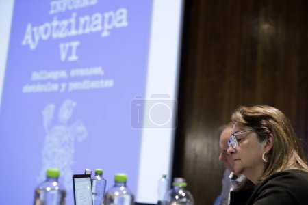 Téléchargez les photos : 25 juillet 2023, Mexico, Mexique : Angela Buitrago, experte du Groupe interdisciplinaire d'experts indépendants et dernière lors du VI Rapport sur l'affaire Iguala, au Centre culturel de l'Université Tlatelolco à Mexico. le 25 juillet, - en image libre de droit