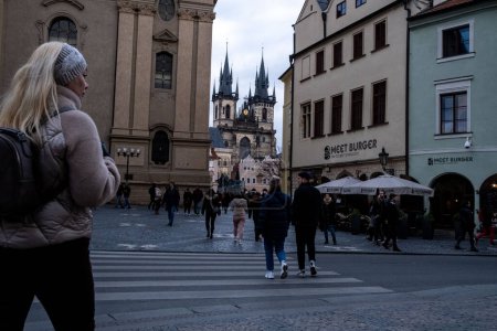 Foto de Retrato de una mujer checa en una zona comercial - Imagen libre de derechos