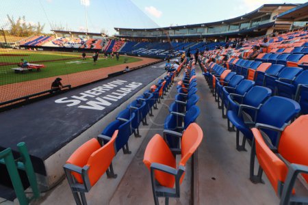 Foto de Vista general de los asientos en las gradas del estadio de béisbol, Beto Ávila - Imagen libre de derechos