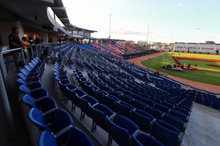 Téléchargez les photos : Vue générale des places assises dans les gradins du stade de baseball, Beto Avila - en image libre de droit