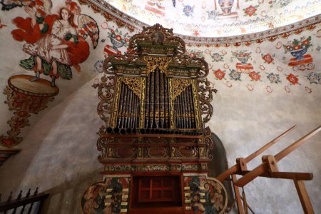 Téléchargez les photos : Détails de l'art baroque à l'intérieur de l'église de San Jeronimo Tlacochahuaya, situé dans la municipalité de San Jernimo Tlacochahuaya, à 21 km de la capitale de l'État de Oaxaca - en image libre de droit