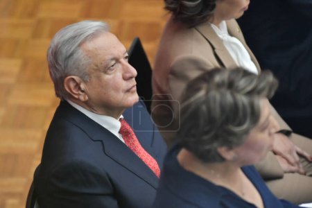 Téléchargez les photos : 14 septembre 2023 Toluca, Mexique : Andrs Manuel Lpez Obrador, président du Mexique, lors de la prestation de serment à la Chambre des députés de Delfina Gmez lvarez en tant que gouverneur de l'État du Mexique - en image libre de droit